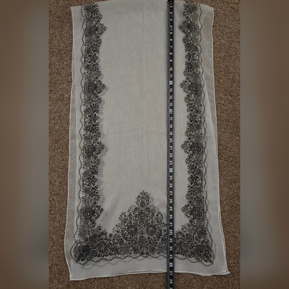 Beautiful Scarf - Picture 3 of 4